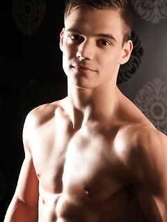 Etienne stong fitness body