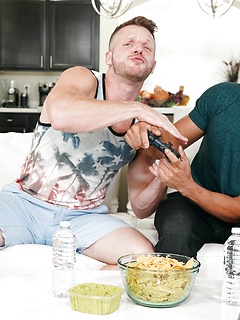 Brian Bonds and Zario Travezz fuck