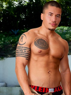 Chris Rockway gives Dante Ferraro such a hot blowjob that Dante can't help but return the favor.