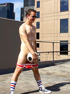 Brent Tyler\\\'s first time naked out in the city