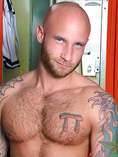 Muscle hunk Drake Jaden in a locker room by High Perfomance Men by High Perfomance Men image #2