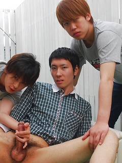 Asian twink tests his ass