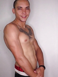 Tattooed Skinhead Works His XXL Cock