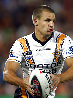 Ruggerbugger have images of Aussie rugby player Beau Ryan stark naked with his pert athletic ass on show!