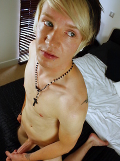 Hot emo boy Phoenix Link Jerks His monster cock
