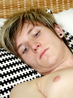 Jaymie Brooks blows his load allover himself